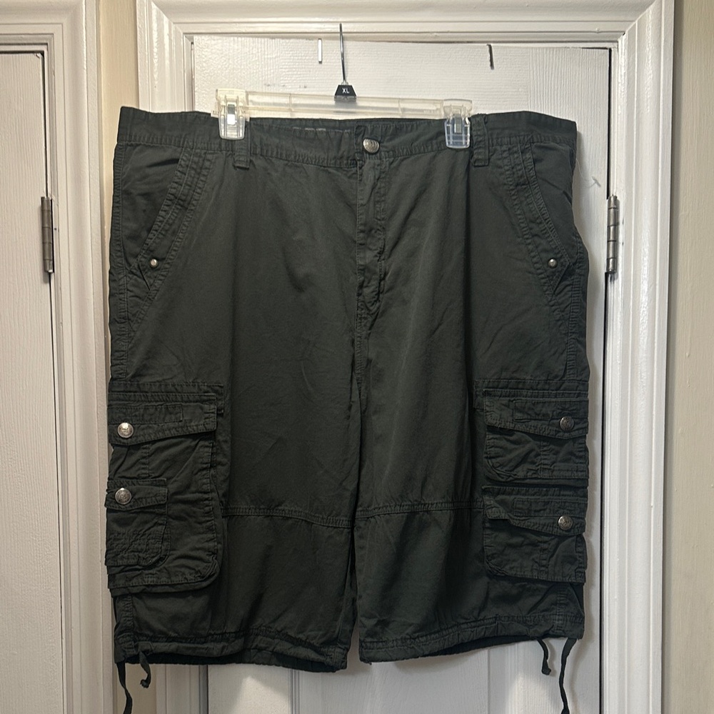Free Planet Cargo Shorts Size 44